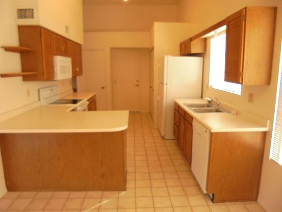 4th image of 15748 W Shiloh Ave