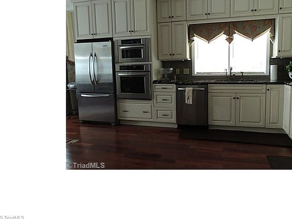 3rd image of 307 Hollybrook Dr