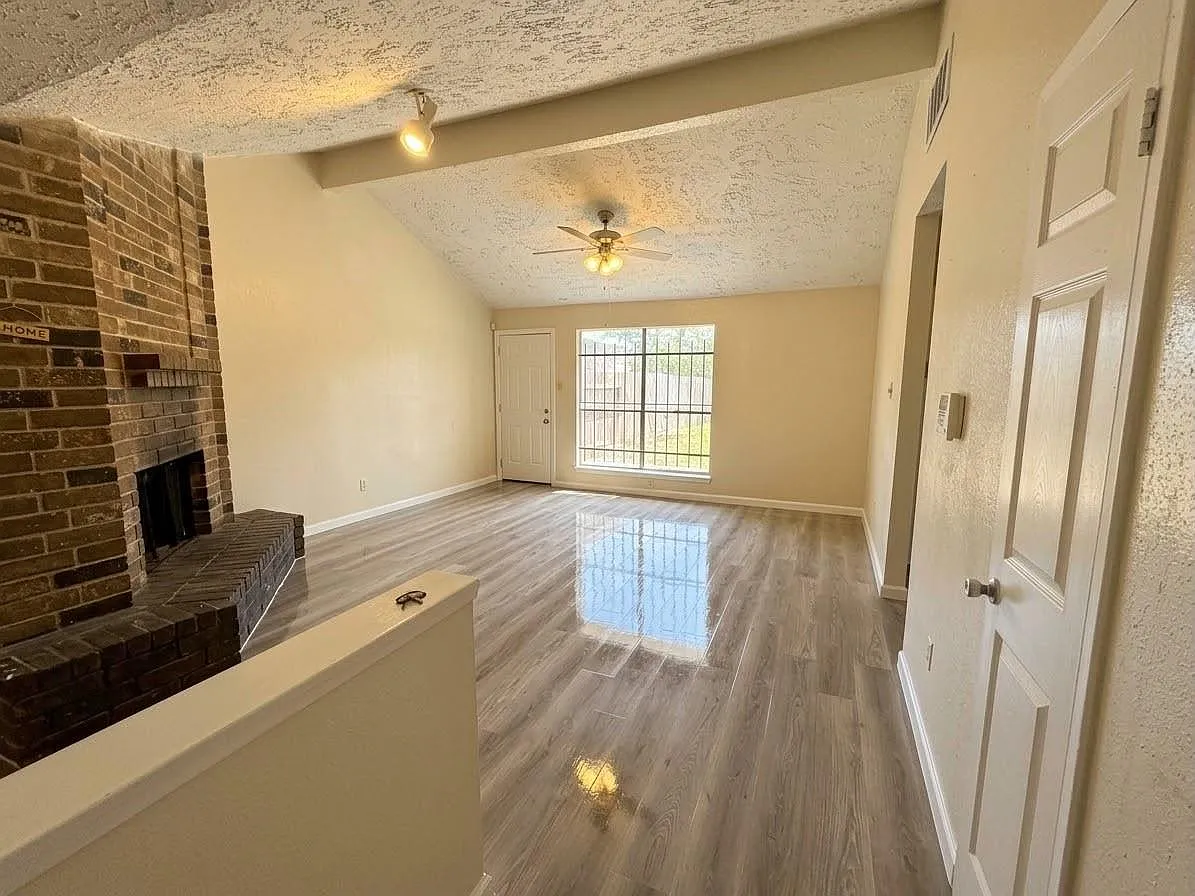 2 bed, 1.0 bath, 1048 sqft, $1,499 — Photo 3
