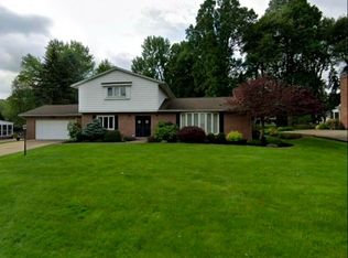 704 Crestdale St NE, Canton, OH 44714