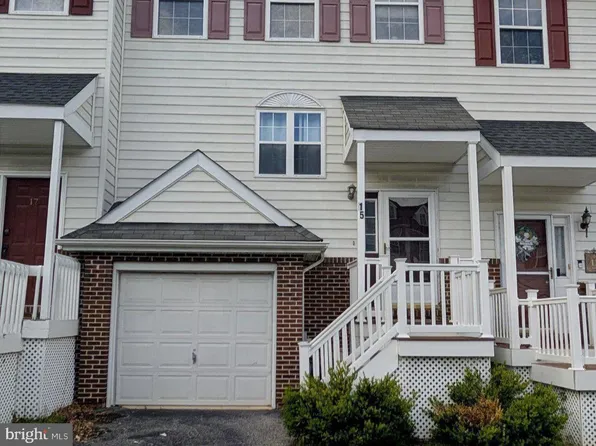 15 Ann Marie Ct, Newark, DE 19702