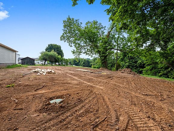 5th image of 443 Green Creek Dr