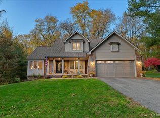 7227 Cowell Rd, Brighton, MI 48116