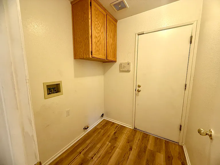 4901 Hillridge Way — Photo 11