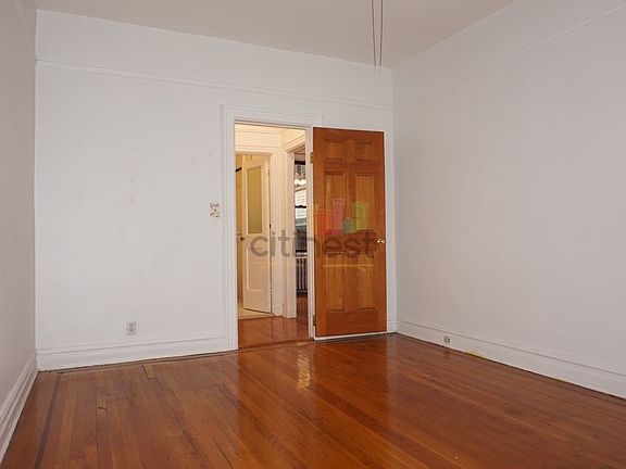 4th image of 601 40th St #2FRT