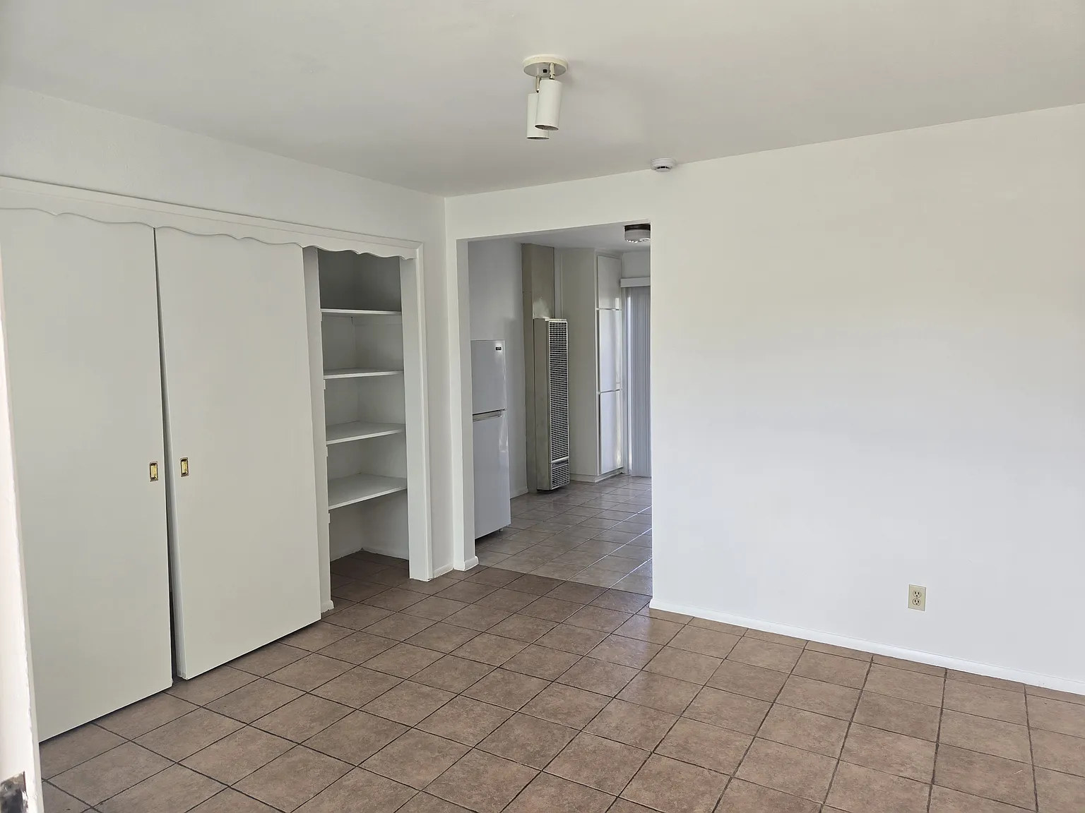 Studio, 476 sqft, $1,700 — Photo 2