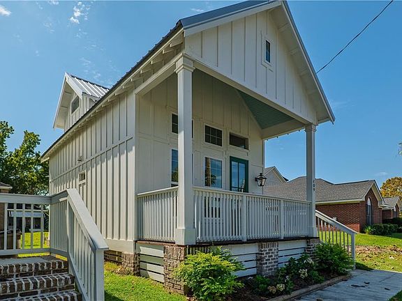 3rd image of 409 Congress St