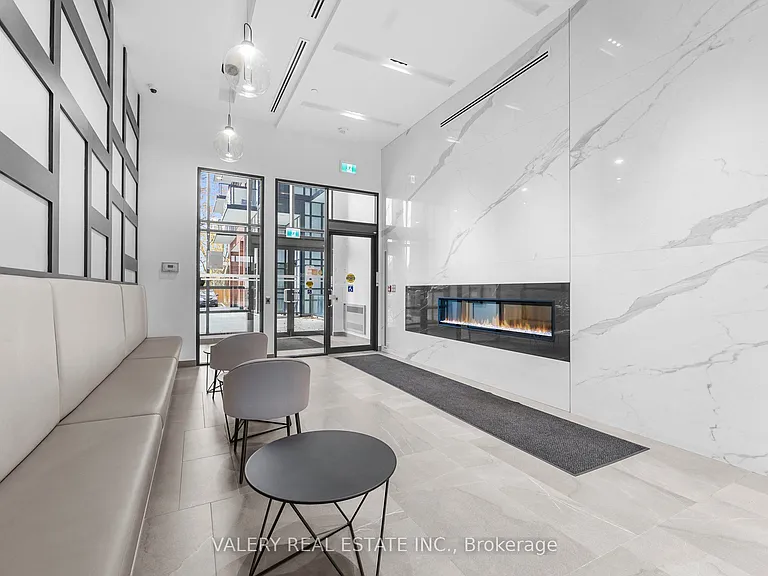 681 Yonge St #227 — Photo 2