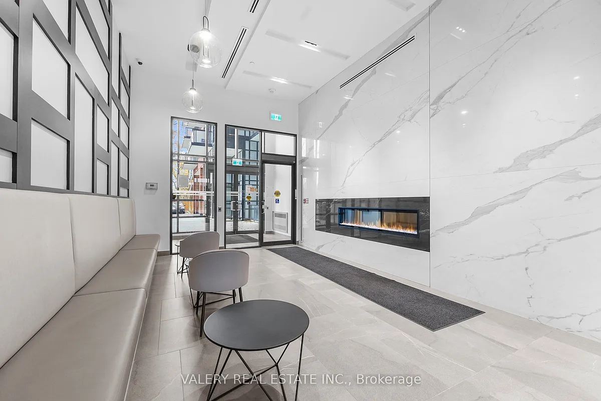 Building Photo - 681 Yonge St #227