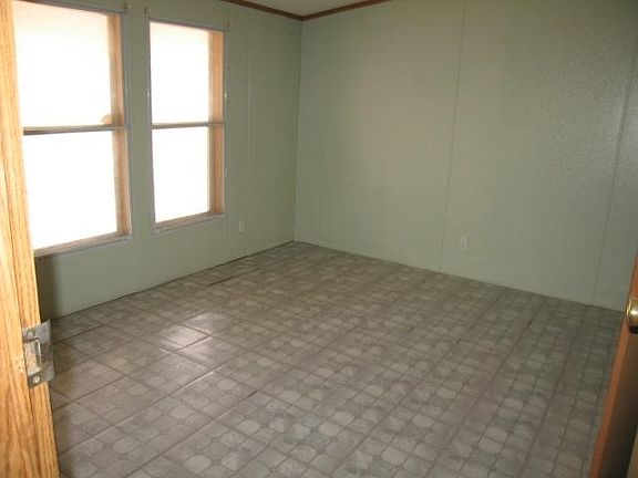 5th image of 152 E Cuahutemoc St