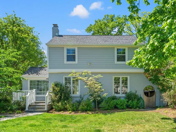 808 Grand View Dr, Alexandria, VA 22305