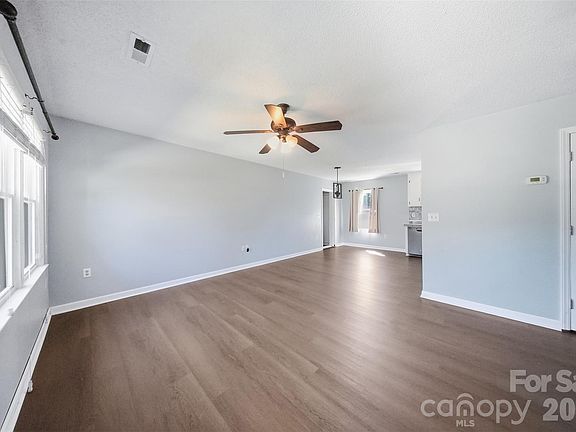 4th image of 113 Hicks Rd