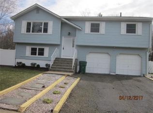 18 11th Ave, Monroe Township, NJ 08831