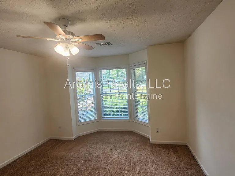 3241 Cranberry Ln — Photo 6