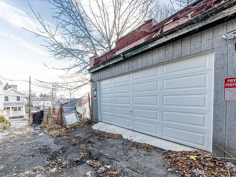 952 Freeland St — Photo 30