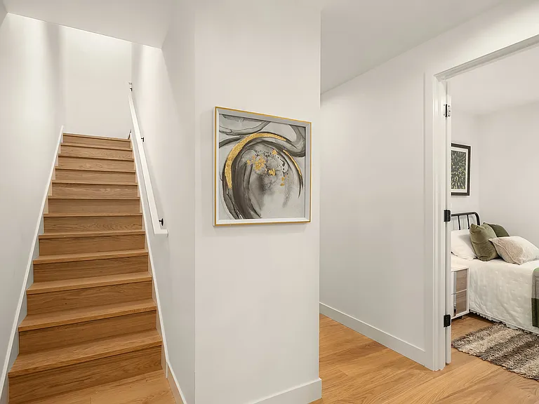 540 W Barrett St — Photo 14