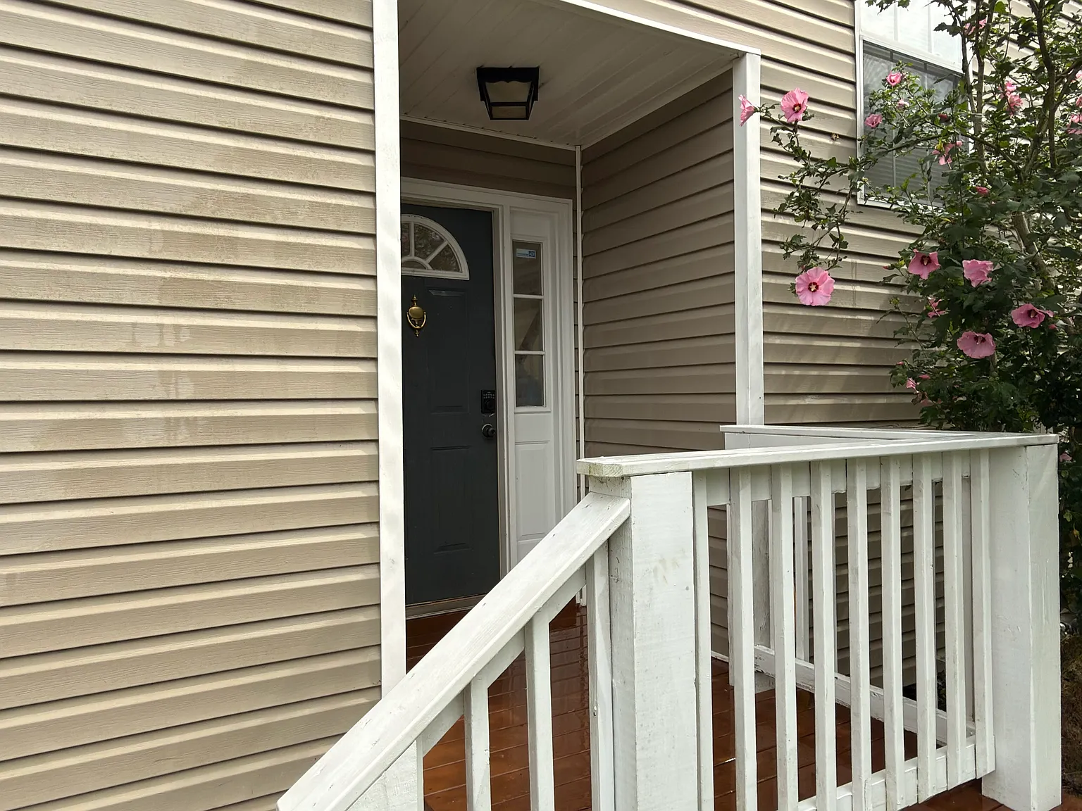 3 bed, 2.5 bath, 1480 sqft, $2,250 — Photo 2