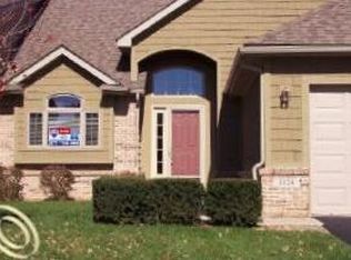 1124 Steph Ln, Brighton, MI 48116