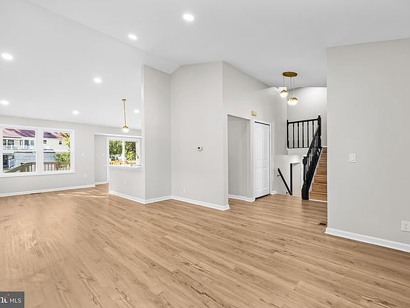 5th image of 10290 S Grant Ave