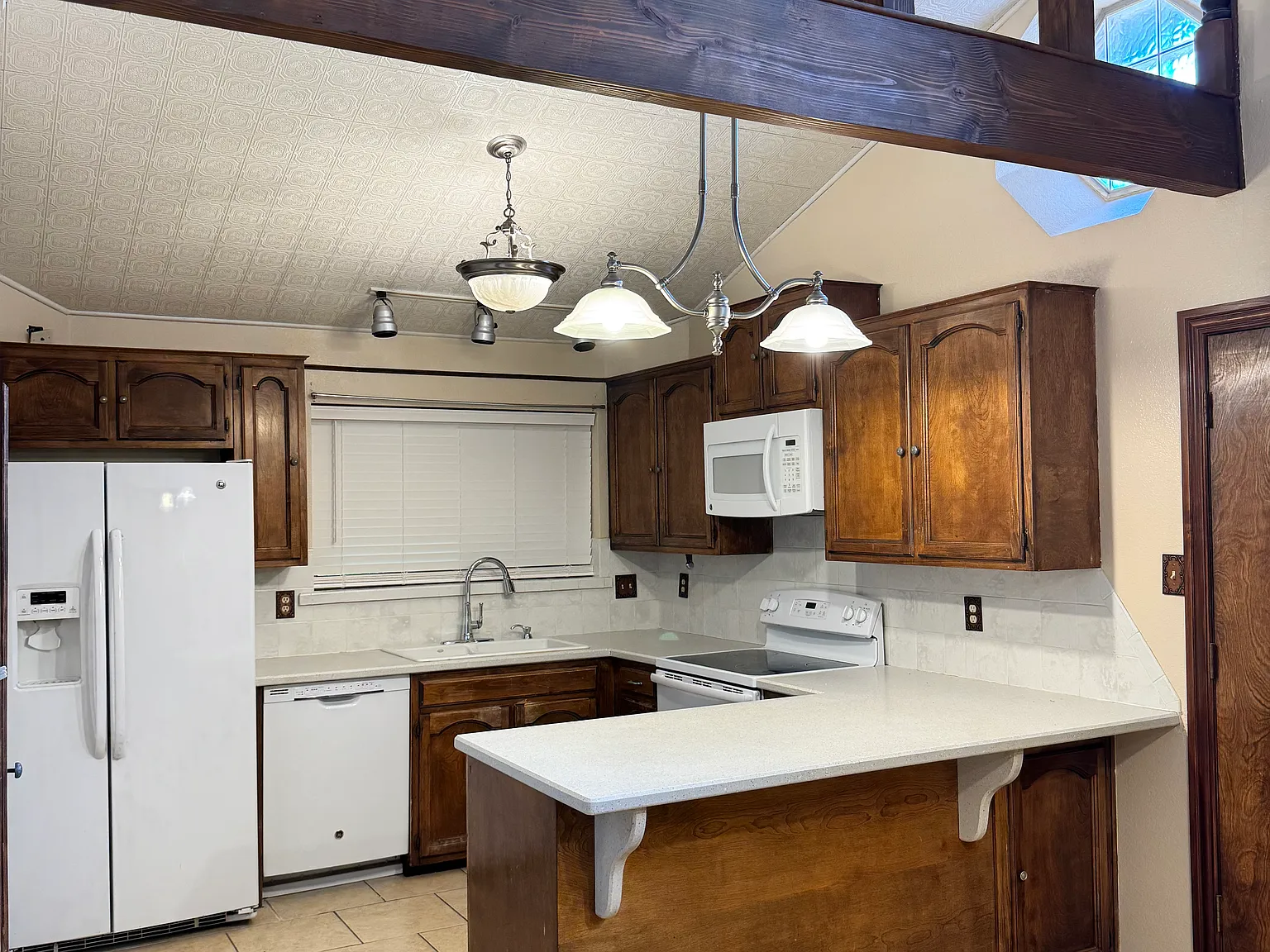 3 bed, 1609 sqft, $2,400 — Photo 3