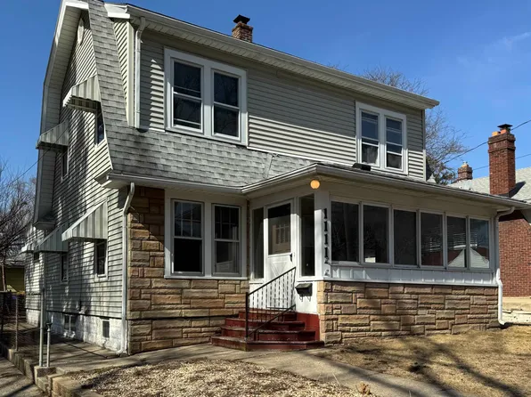 1111 20th St, Rockford, IL 61104