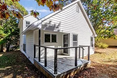 460 Dickens Dr — Photo 12
