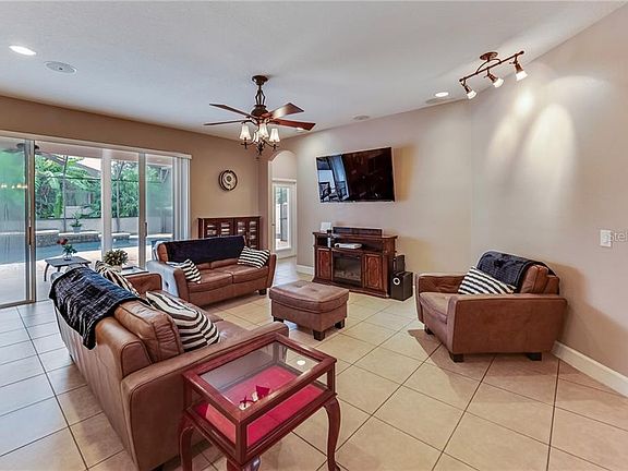 4th image of 3220 Curving Oaks Way