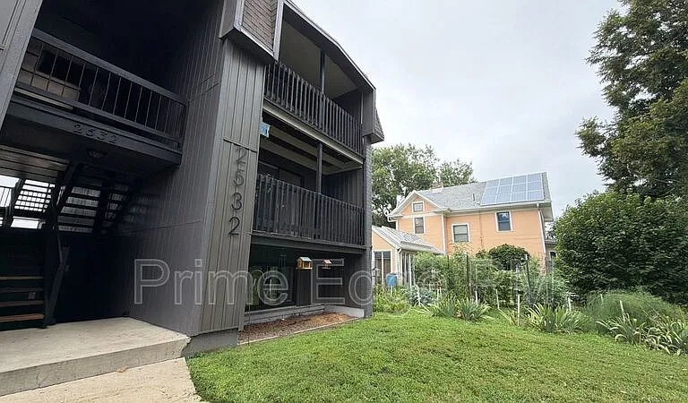 2532 T St #6 — Photo 22