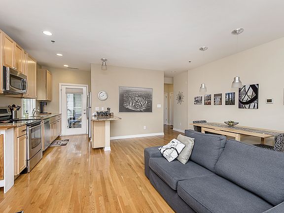 5th image of 932 Broadway St Unit 8