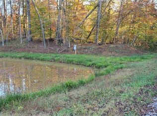 Crestwood Dr, Pilot mountain, NC 27041