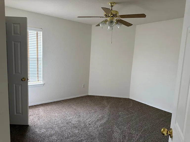 3104 Deleon Dr — Photo 6