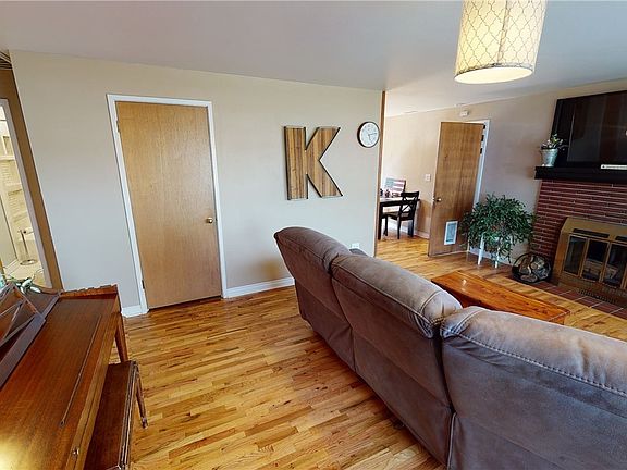 4th image of 2116 W Lakeside Dr