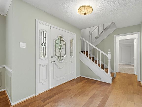 3rd image of 3823 Village Oaks Dr