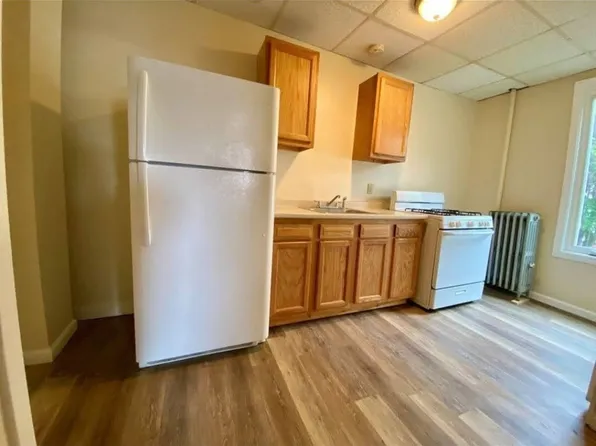 822 Main St APT 2A, West Springfield, MA 01089