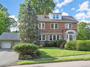 46 Brooklawn Ter, Fairfield, CT 06825