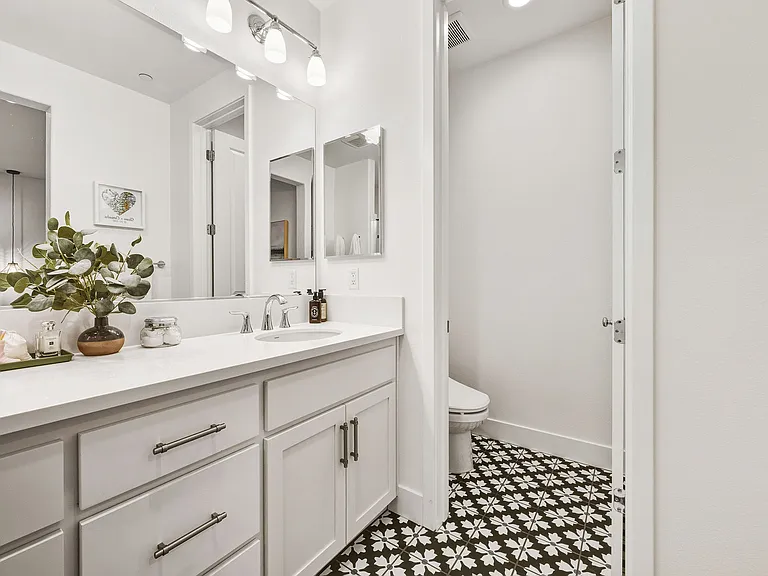 1304 Bloom Ln — Photo 25