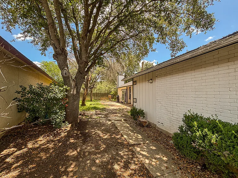 8634 Westgrove Dr — Photo 30