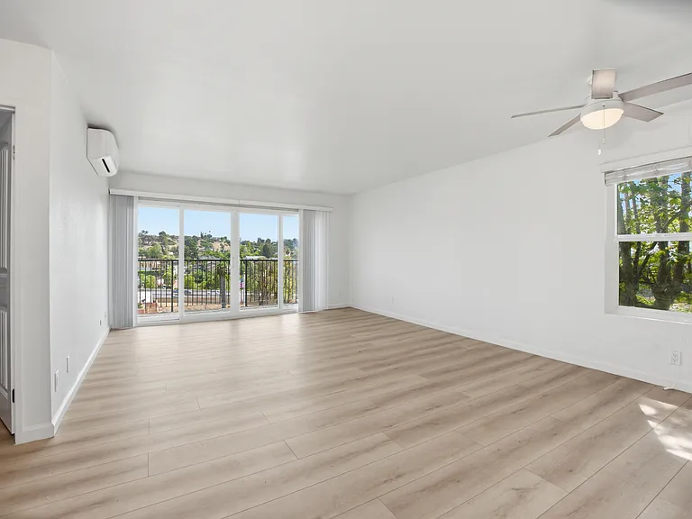228 Las Flores Dr #4 — Photo 6