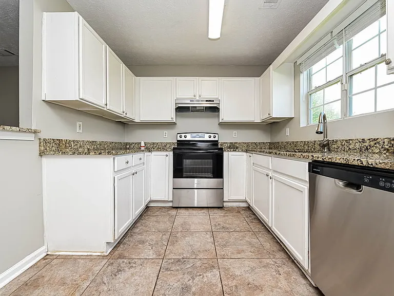 172 Marsh Glen Dr — Photo 9