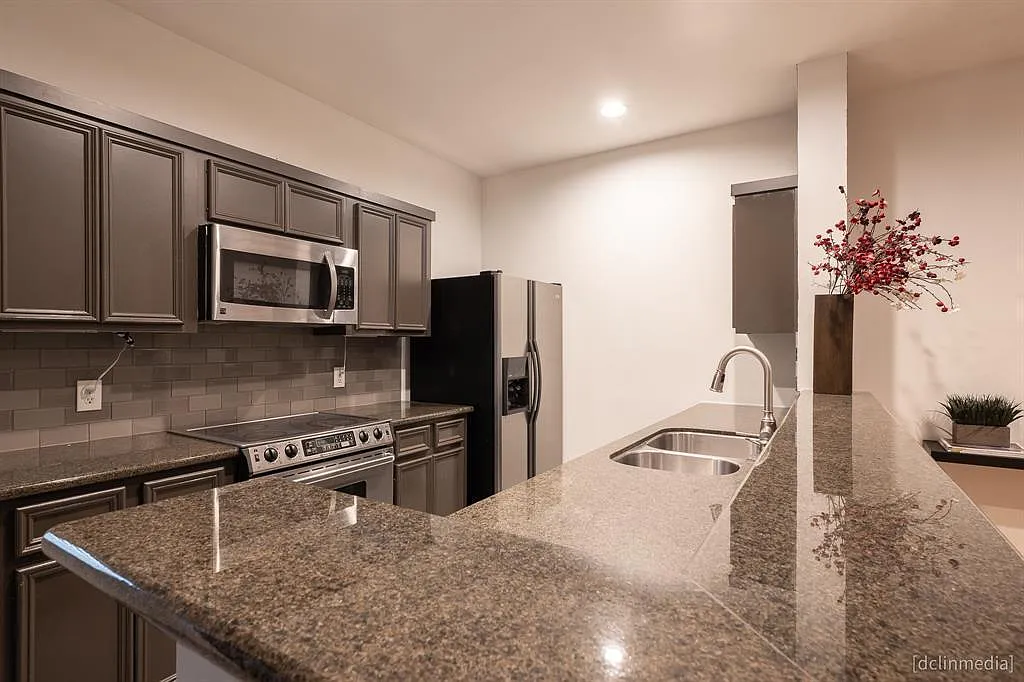 2 bed, 1.5 bath, 1274 sqft, $2,150 — Photo 3