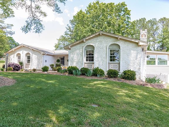 3rd image of 83 Pleasant Shade Dr