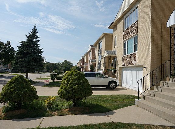 3rd image of 5020 Carol St