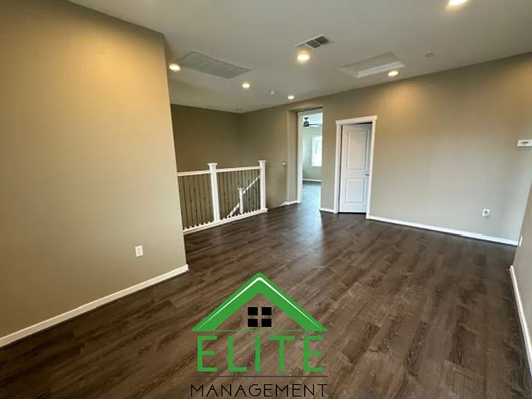 1084 Navigator Dr — Photo 12