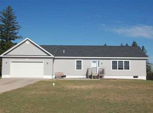 5133 Church Hill Dr, Charlevoix, MI 49720
