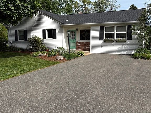 2nd image of 51 John St