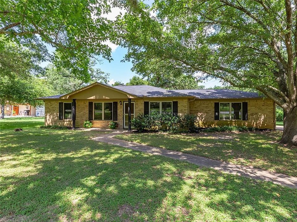 1st image of 1020 Shady Cir