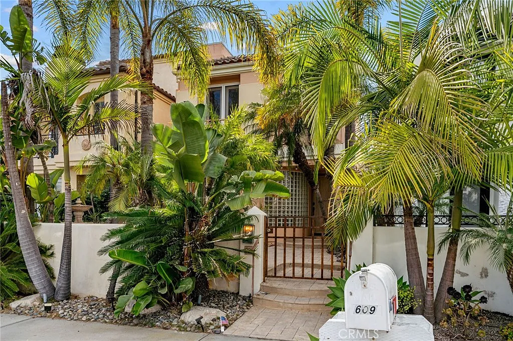3 bed, 3.5 bath, 2765 sqft, $6,700 — Photo 3