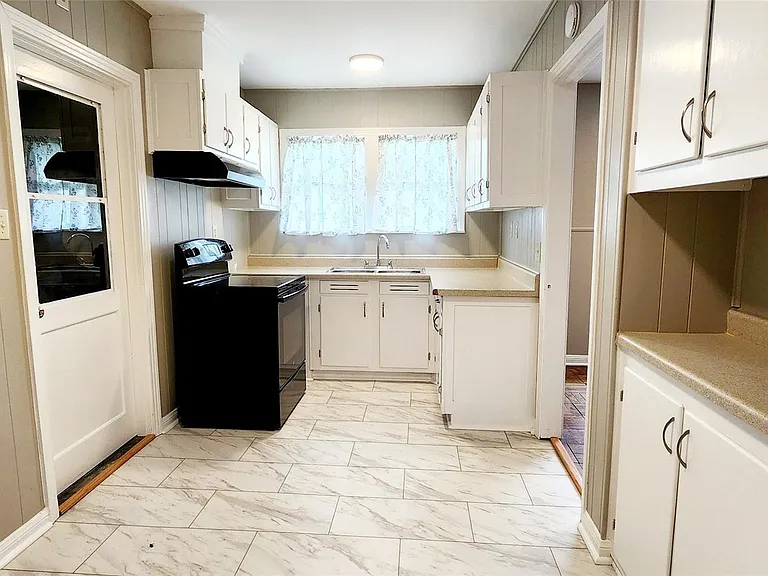 113 Laurel St — Photo 8