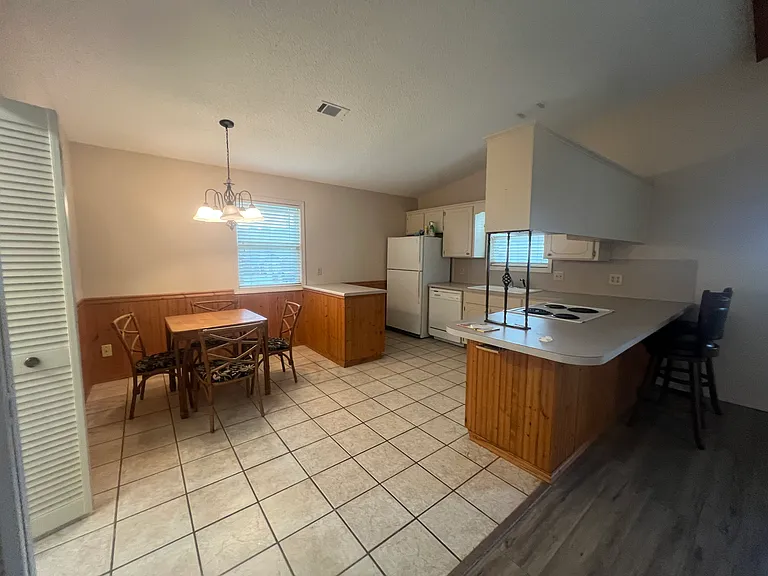301 Wildwood Cir — Photo 11
