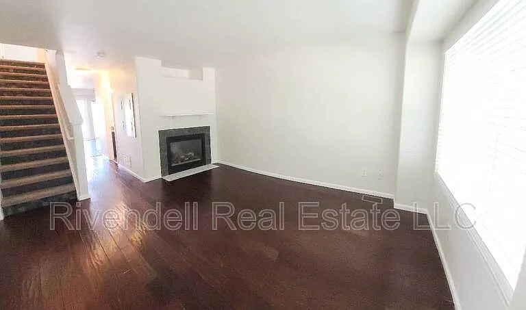 2044 Oakcrest Cir — Photo 3